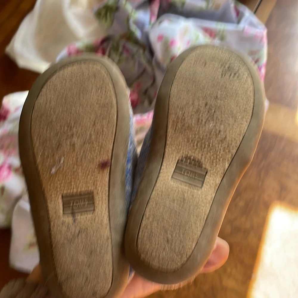 Tom’s Unisex Fleece Slippers